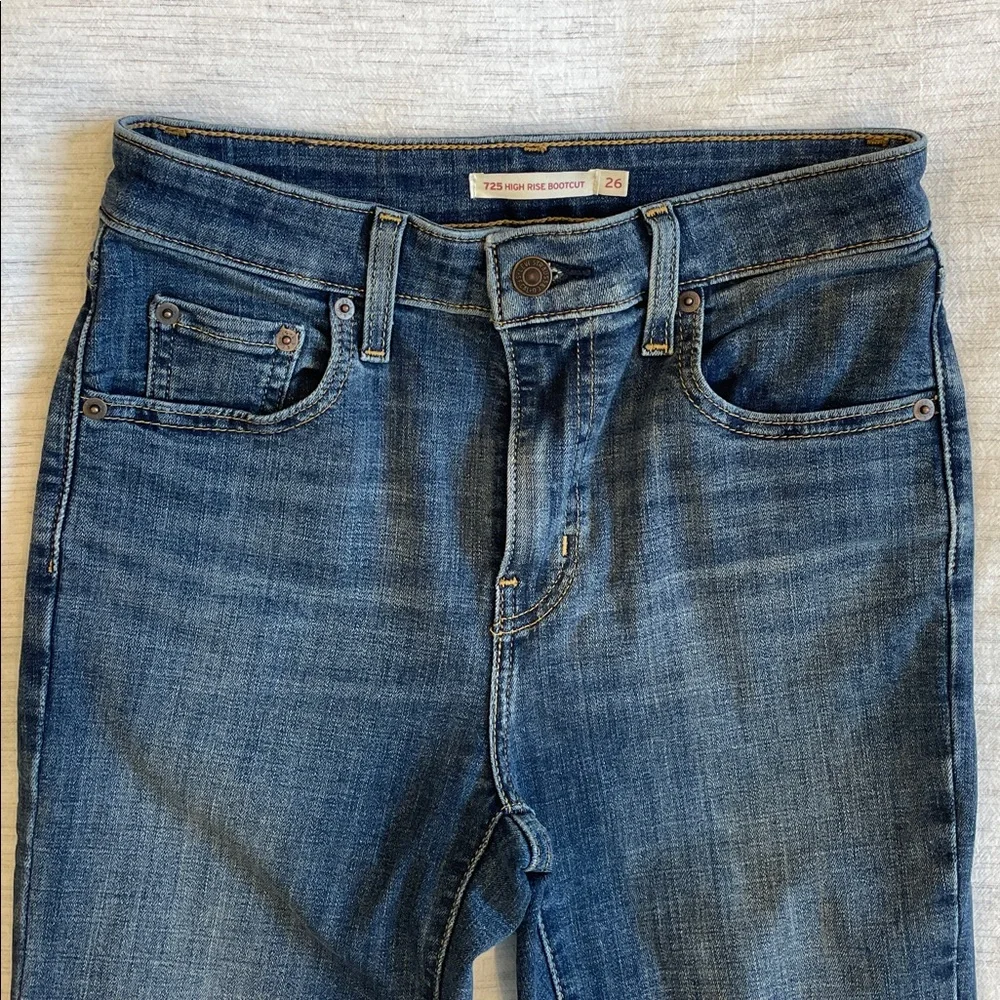 Levi’s High Rise Bootcut - Picture 2 of 3